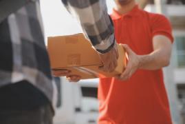 Ce a primit un bărbat din Alba în locul unei şurubelniţe electronice pe care şi-a comandat-o pe internet