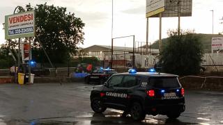 Român incendiat de rival la periferia Romei. Se refugiase în propria maşină când a fost stropit cu benzină