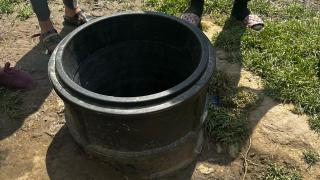 Un băieţel de nici 3 ani din Galaţi a căzut într-un canal descoperit, de lângă casă