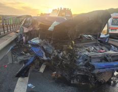 Moarte cumplită pentru o femeie din Tulcea, pe A1. Maşina în care se afla a intrat într-un TIR oprit pe banda de urgenţă