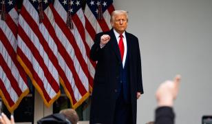 Politico: De ce este Trump obsedat de hărţi şi de redenumirea geografică