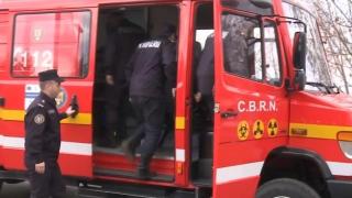 Panică la un liceu din Timişoara după ce câţiva elevi au găsit cutii cu semnul radioactiv. Ce a descoperit echipajul CBRN