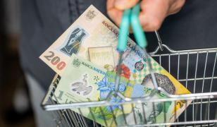 Inflaţia se menține la 4,9% și în aprilie. Cele mai mari scumpiri, la energie termică, bilete de tren şi citrice