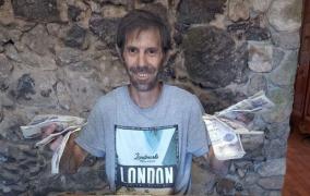 S-a apucat să îşi renoveze noua sa casă, când a dat peste o adevărată comoară în pereţii locuinţei din Spania. Dezamăgirea pe care a trăit-o la scurt timp