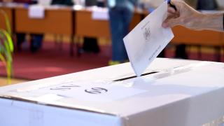 Câți români sunt așteptați la urne duminică, în țară și străinătate, la alegerile prezidențiale