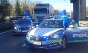 Gestul salvator al unui camionagiu român, în Italia. Şi-a parcat TIR-ul sub un pod, unde un tânăr cu lacrimi în ochi atârna în gol, gata să sară