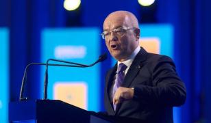 Emil Boc: S-avem grijă ce facem la alegeri, să nu pierdem banii europeni. Să nu mă trimiteţi la Putin să-mi dea, că nu mă duc