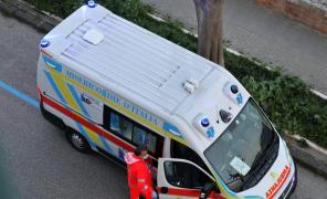 Copilă de şase ani, găsită lângă mama moartă, într-o casă din Italia. O ţinea în braţe pe femeie de ore bune