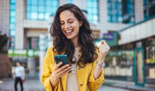 Țara europeană care amendează turiştii care merg cu nasul în telefon: 