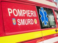 Accident între o mașină și un autocar cu copii, în Argeş. Șoferul încerca să evite un copac căzut pe carosabil