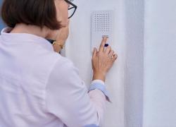 (P) 3 avantaje ale sistemelor de interfonie pentru case și apartamente
