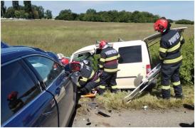 Accident halucinant în Bihor. Un bărbat mort și o tânără rănită, găsiți de autorități după ce sistemul mașinii a trimis un semnal către ei