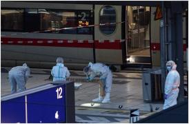 Atac cu cuţitul în gara din Hamburg. Femeia care a înjunghiat 18 oameni prezintă 