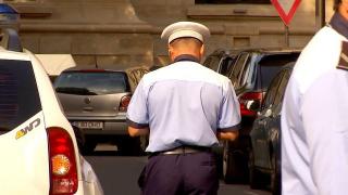 Un şofer de 19 ani din Mangalia a sărit pe bancheta din spate când a văzut Poliţia: a pus-o pe prietena lui de 18 ani la volan