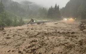 Alertă de inundații în România. Râuri din două județe, sub cod roșu până marți noapte