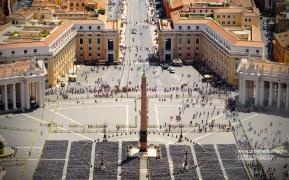 Apropaiţii Kremlinului spun că Rusia nu ia în considerare Vaticanul ca pe o variantă serioasă pentru negocieri cu Ucraina