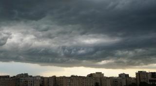 14 judeţe, sub avertizare cod portocaliu de ploi torenţiale până joi dimineaţă. HARTA zonelor afectate