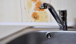 Oraşul care a rămas de patru zile fără apă potabilă din cauza lucrărilor pentru Autostrada Moldovei. Ce spune CNAIR