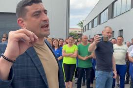 George Simion, în vizită la o fabrică din Alba: "Nu vă dezamăgim, nu trădăm, îl punem pe Călin în fruntea țării"