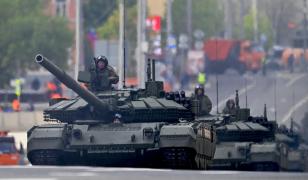 Zelenski ironizează evenimentul din 9 mai al lui Putin, numindu-l "o paradă a minciunilor și fricii", cu tancuri și criminali în pas de marș