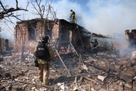 Ucraina acuză Rusia că atacă pe toată linia frontului, în ciuda armistiţiului anunţat de Putin. Cum a marcat Zelenski Ziua Victoriei