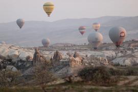 Două baloane cu aer cald s-au prăbușit în Turcia. O persoană a murit, alte 19 au fost rănite