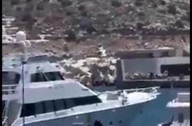 Momentul în care un elicopter cu 4 americani la bord se prăbuşeşte în mare, în Grecia. Pilotul, arestat