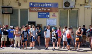 Italia, blocată de o grevă în transporturi: vor fi afectate zborurile şi circulaţia trenurilor. Anunţul MAE