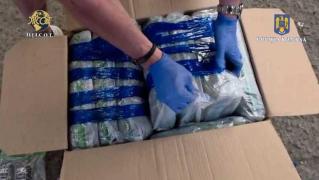 Un bărbat a fost prins în Bucureşti în timp ce transporta 9 kg de canabis. De unde avea drogurile