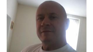 Tată cu 4 copii, găsit mort la masa din bucătărie după o seară în oraş în UK. S-a stins când mânca ultima masă