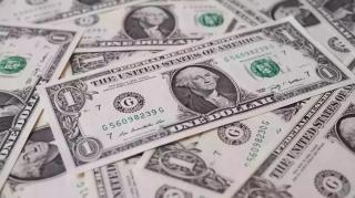 Leul românesc pierde teren în raport cu dolarul american