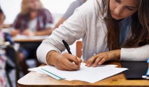 Rezultatele finale ale primei sesiuni a examenului de Bacalaureat din acest an vor fi afișate luni, 30 iunie, după soluționarea contestațiilor, potrivit calendarului aprobat de Ministerul Educației și Cercetării.