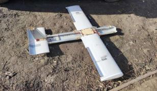 Un ucrainean din Harkov a găsit o dronă rusească printre roşiile şi castraveţii din grădină