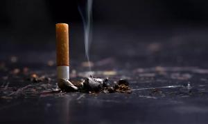 Ce a păţit o vânzătoare din Argeş prinsă de 3 ori că fumează în interiorul magazinului