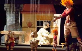 Piesa de teatru "Cei trei purceluşi" se joacă vineri, 7 iunie, la Teatrul Ţăndărică din Bucureşti