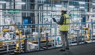 Cel mai mare angajator din industria auto românească dă afară aproape 900 de angajaţi