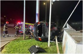 Un șofer cu permisul suspendat a murit după ce nu a observat un sens giratoriu, în Cluj