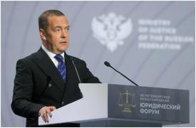 Medvedev se oferă să facă pace între Trump și Musk