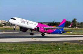 Probleme la WizzAir: pasageri, informaţi eronat că li s-au anulat zborurile. Ce spune compania