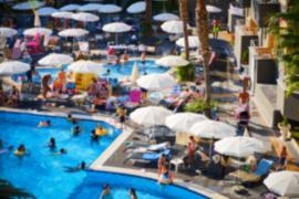 Avertismentul primit de un cuplu după ce şi-a rezervat şezlongul cu un prosop 30 de minute, la hotel în Spania