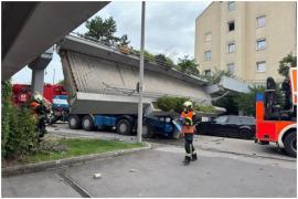 Două persoane, rănite grav după ce un pod s-a prăbușit peste camionul în care se aflau, în Austria