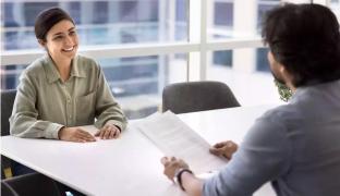 Numărul tinerilor care îşi caută job, în creştere cu 39% în ultimele 2 săptămâni. Cele mai căutate domenii