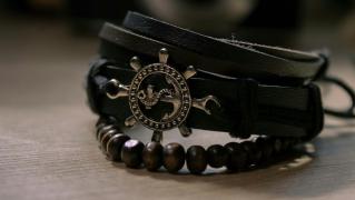 (P) Codul nerostit: accesoriile care vorbesc despre cine ești, înainte să spui un cuvânt