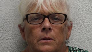 "Bunicuţa gangster". O femeie din UK trăia din ajutor social, dar conducea o reţea de trafic de droguri