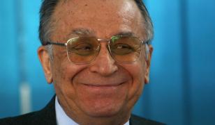 Noi detalii despre starea de sănătate a lui Ion Iliescu. Spitalul SRI: Necesită suport respirator