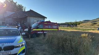 Copil de 2 ani din Cluj, mort după un accident rutier. Era pe marginea drumului şi a fost acroşat de o maşină