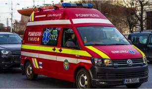 Accident în lanţ în Prahova: 3 maşini implicate, 5 răniţi duşi la spital