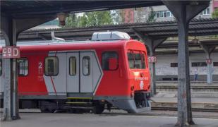 Un bărbat din Mureş şi-a agresat soţia cu un cuţit, în tren. A fost aşteptat şi reţinut în următoarea gară