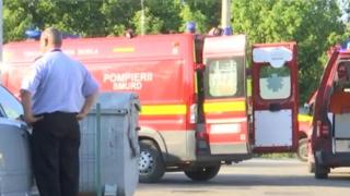 Un cuplu în divorţ, ceartă la cuţite în Iaşi. Femeia înjunghiată s-a închis în maşină, bărbatul, dus la spital