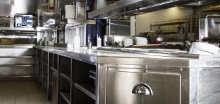 (P) Care sunt echipamentele importante din industria alimentară – ce caracteristici trebuie să dețină acestea?